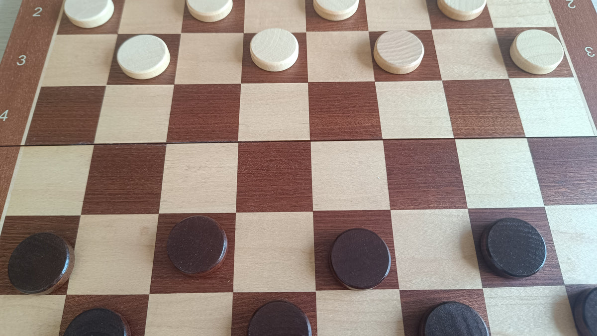 Magnetiskt fällbart schackset med damspel – Mahogny & Furu – 38 cm – bild 4