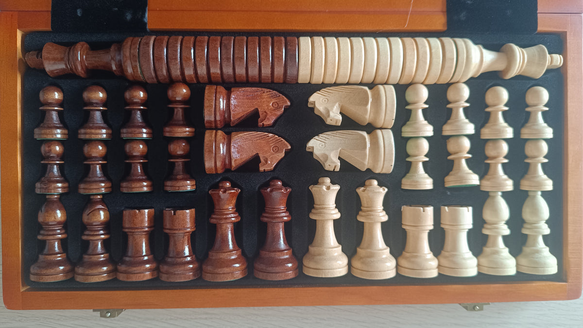 Magnetiskt fällbart schackset med damspel – Mahogny & Furu – 38 cm – bild 3