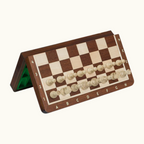 Magnetiskt fällbart schackset – Mahogny & Lönn – 28 cm