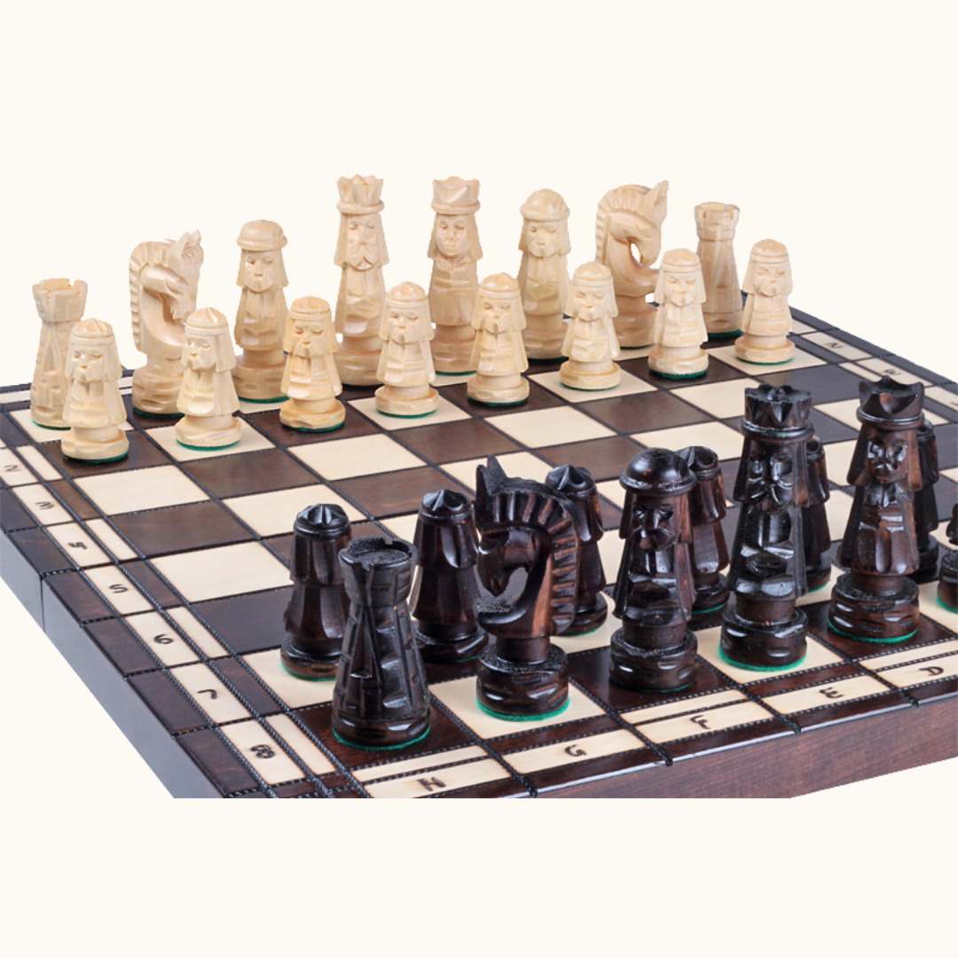 Hopfällbart schackset med handgjorda pjäser i lindträ – Giewont – 50 cm
